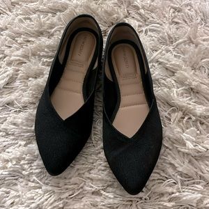 Women’s black flats